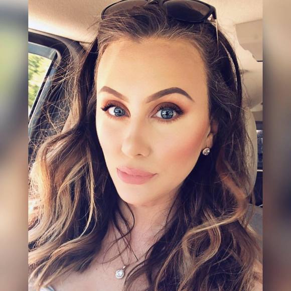 Meet your Posher, Cara - Picture 1 of 1